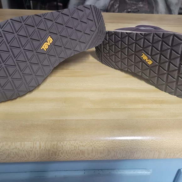 NWT Size 11 Teva Women's Blue and Purple Quilted  Commute Wayerproof Shoes - Picture 4 of 6